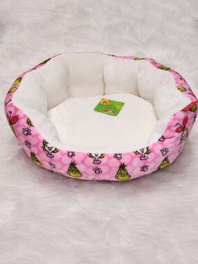 The Grinch Dr. Seuss Cozy Christmas Pet Cat Dog Bed NWT Pink Multicolored 2025